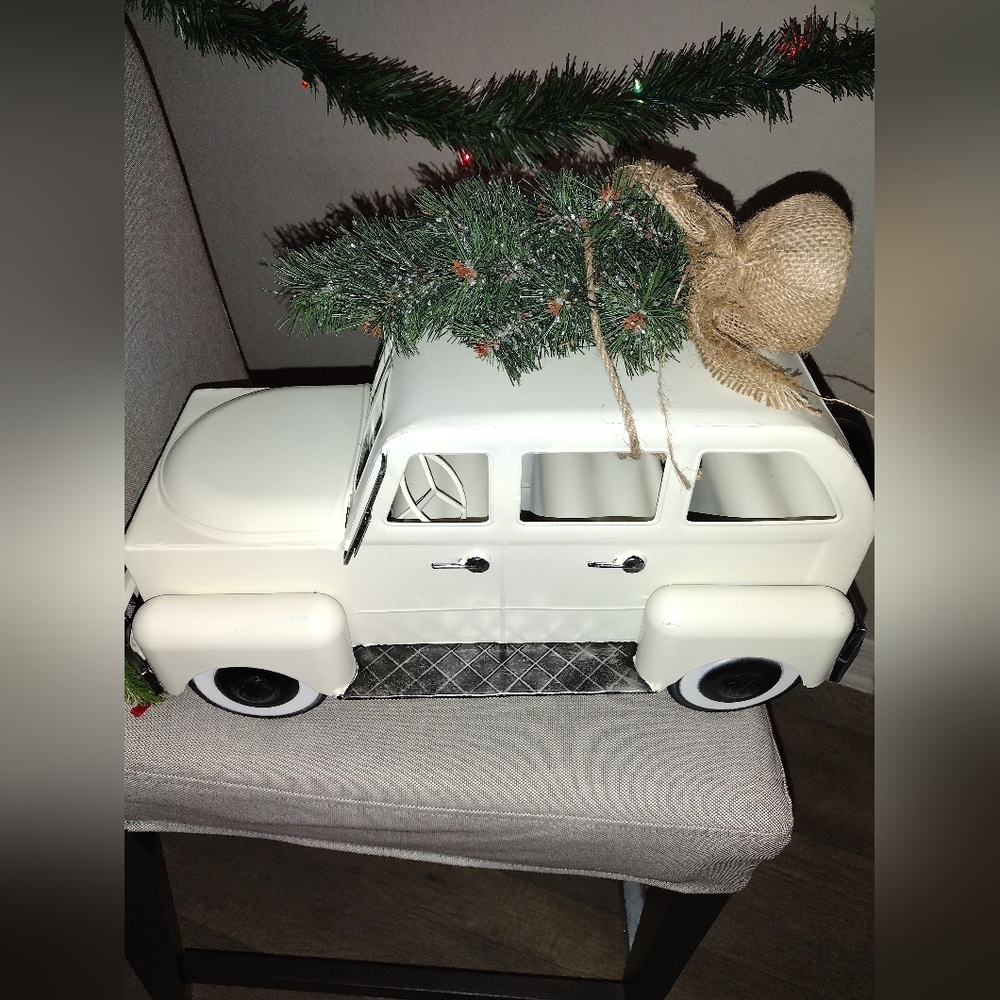 Zaer LTD Large vintage vehicle